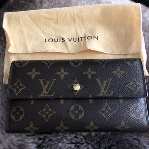 Authentic Louis Vuitton Sarah Monogram Wallet